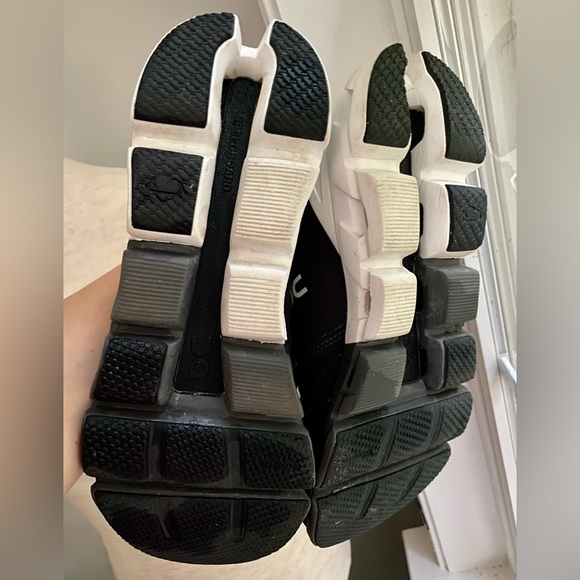 OC Men’s 9 On Cloud Cloudflyer 4 Black/White Athletic Running Sneakers Shoes - Picture 9 of 11